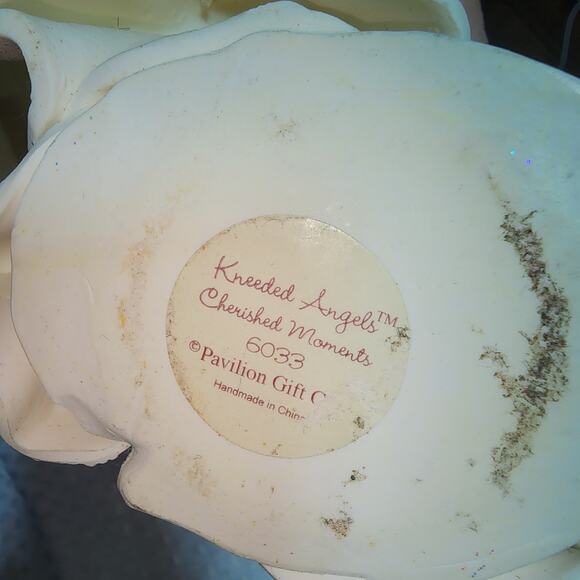 CHERISHED MEMORIES EUC KNEEDED ANGELS VINTAGE FIGURINE - Picture 9 of 9